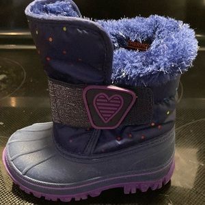 SNOW BOOTS Thermolite, size 6 girlsNavy blue sparkly, gently used..